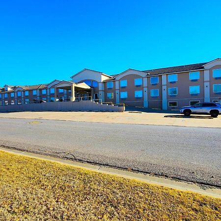 Fairbridge Inn & Suites Canadian Екстериор снимка