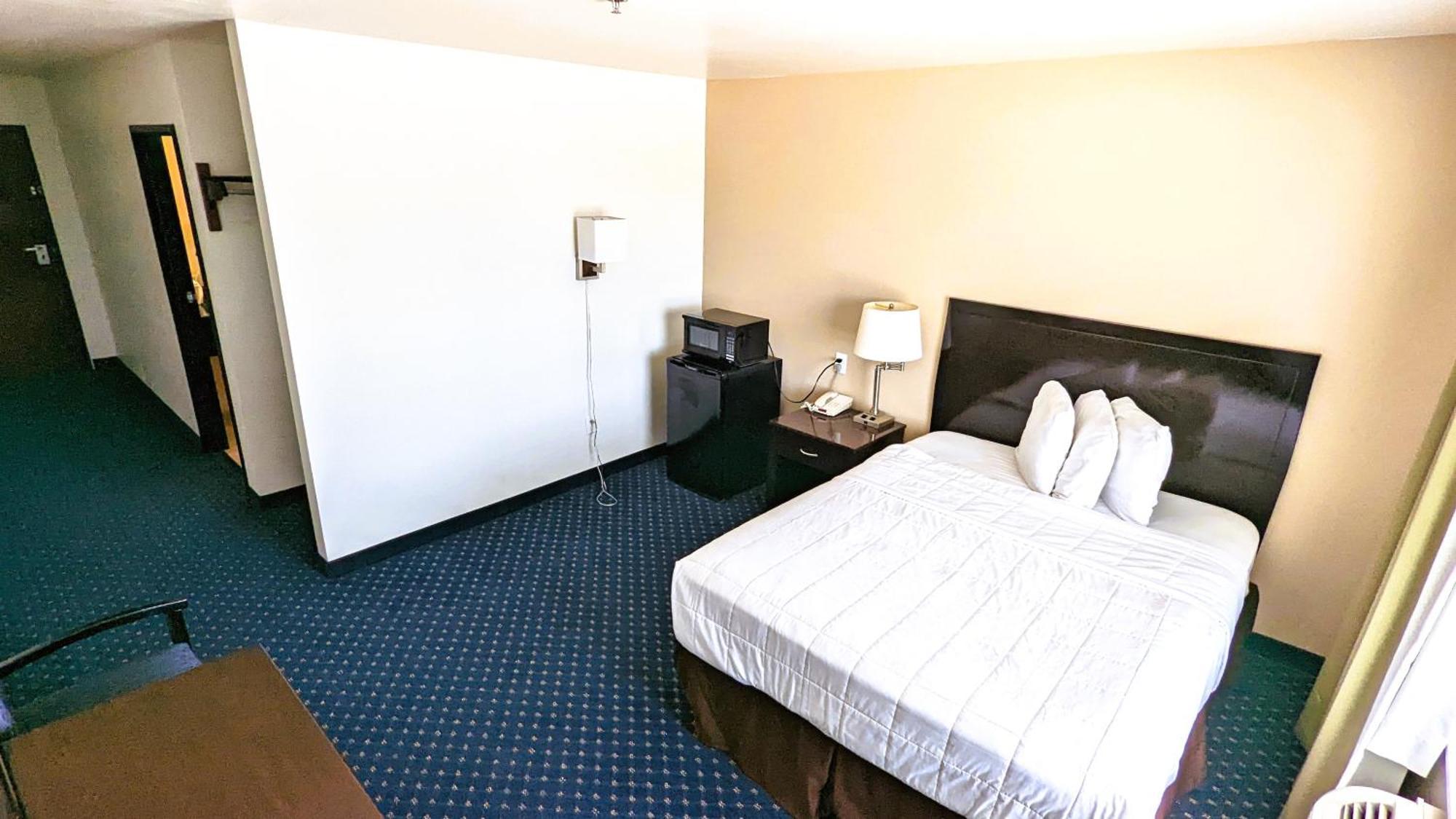 Fairbridge Inn & Suites Canadian Екстериор снимка